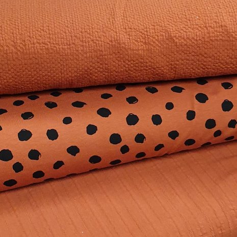 roest terracotta twil - wafeltjes katoen en painted dots tricot overbelicht maar goed te zien dat het bij elkaar kan