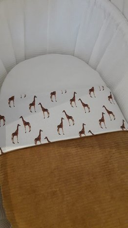 camel brede rib tricot met girafjes stof dekentje in witte (off white) wafel wieg @dedroomzolderwiegjesvantoen