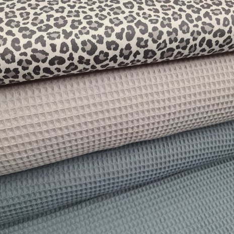 licht grijze wafel - licht jeans wafel met cheetah in grijstinten licht poplin katoen