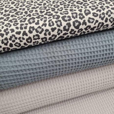 licht grijze wafel - licht jeans wafel met cheetah in grijstinten donker poplin katoen