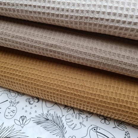 kleurboekstof katoen met  wafel kiezel, camel, taupe beige BEEBS