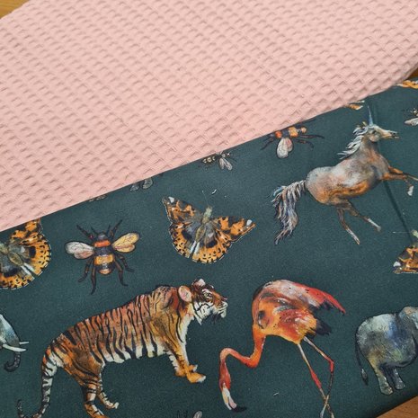 groen terracotta grijs cognac camel tijger flamingo eenhoorn olifant  en bugs digitaal met salmon wafel katoen