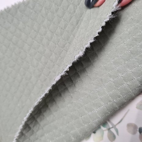 zij aanzicht mini wafeltjes gevoerde tricot met eucalyptus takjes BEEBS