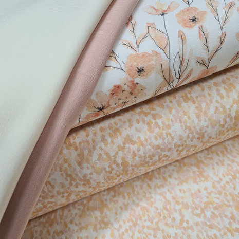 vervaagde spetters en peach bloemen BEEBS met nude en off white boordstof