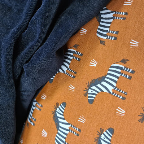 zebra tricot met zwart katoenen  velvet