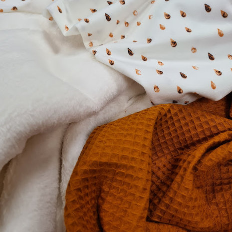 wit cognac bruin druppels digitale - biologische tricot met wafel cognac en wit wellness teddy @beebs