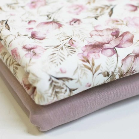 wit (off white) oud roze framboos beige Botanische klaproos bloemen met effen llila stof