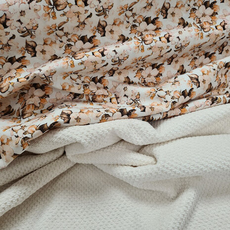 boucle baby wafel-badstof met roman bloemen @kickenstoffen