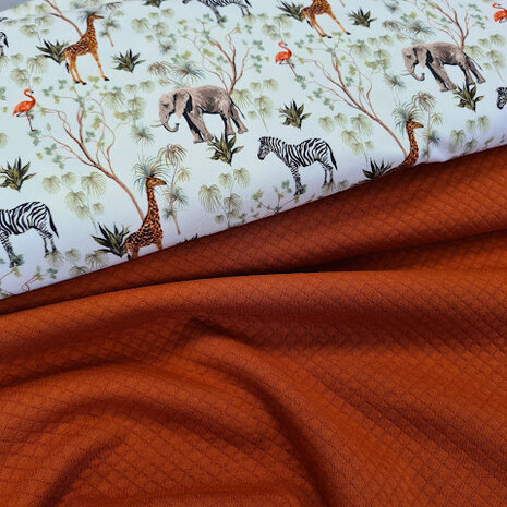 jungle flamingo jersey met gevoerde tricot terracotta @kickenstoffen.nl