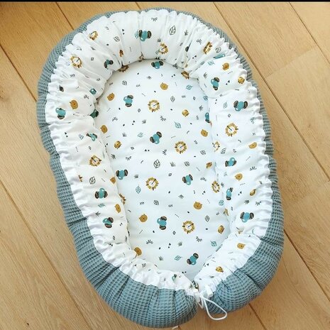 zee groen wafel met diertjes poplin babynestje @leniesminiatelier&nbsp;