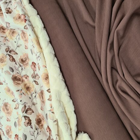 dubbelzijdige  teddy roos creme met donker mauve ottoman ribtricot @kickenstoffen