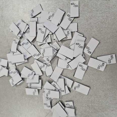 wit maatlabels 122-128 @KicKenStoffen