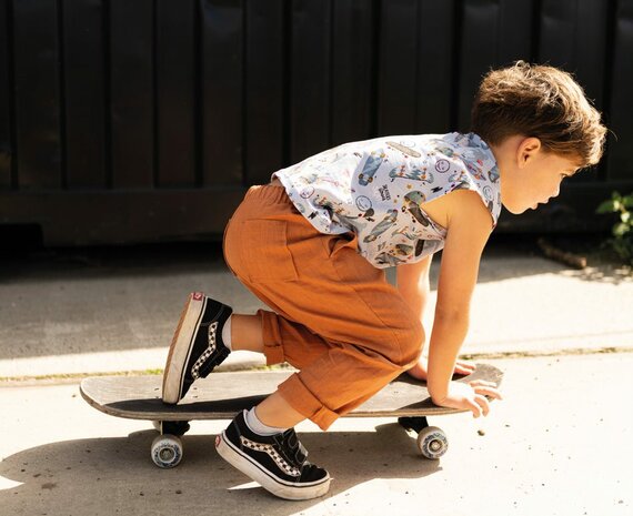 shirtje mouwloos en katoenen broek naaipatroon  Poppy magazine 20 @kickenstoffen