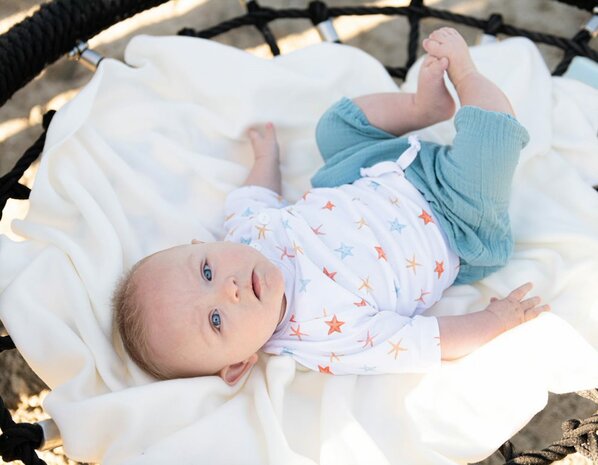 baby truitje met hydrofiel broekje baby Poppy magazine 20 kickenstoffen