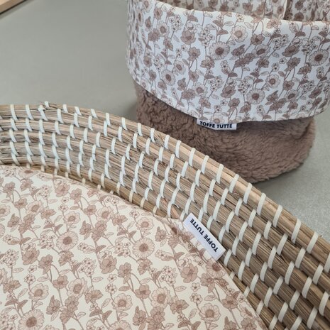 BEEBS stofjes zonnehoed poplin verschoningskussen  en commode mandje met katoenen teddy gemaakt door @toffetutte
