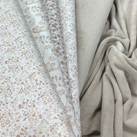 BEEBS miniluipaard - blaadjes - wilde bloem - zonnehoed poplin met bamboe katoen fleece beige @kickenstoffen