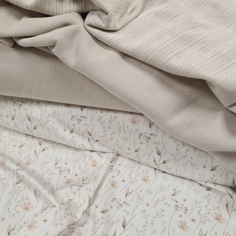 BEEBStricot  Natuur bloemen beige met ribtricot soft en pointelle strepen natural @kickenstoffen