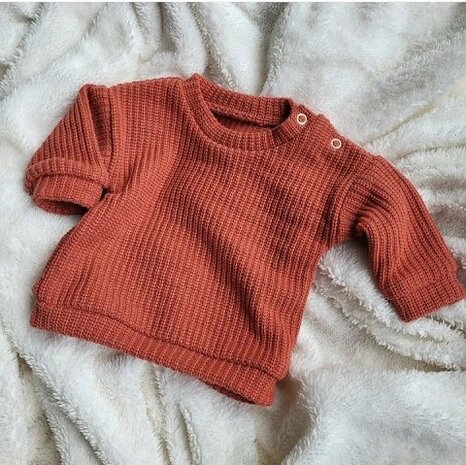 BEEBS stofjes babytrui sweater big knit burnt orange gemaakt door by tine