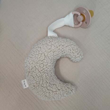 knuffeltje voor je speen van babyteddy met keperband - gemaakt door mbym @kickenstoffen