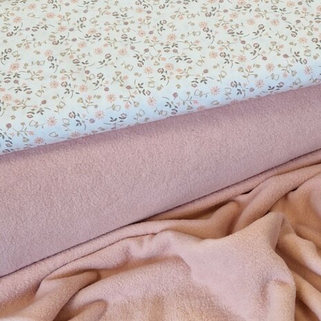 nude roze katoen fleece met blaadjes en bloemetjes poplin @kickenstoffen