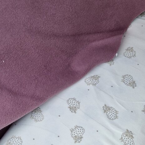 schattige schaapjes tricot wit met mauve biologische katoenen fleece, super zachte stof @kickenstoffen babystofjes