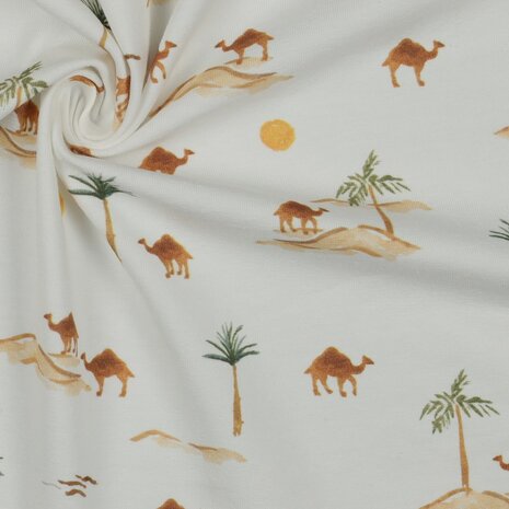 safari tricot digitaal met kamelen en palmbomen en woestijn @kickenstoffen