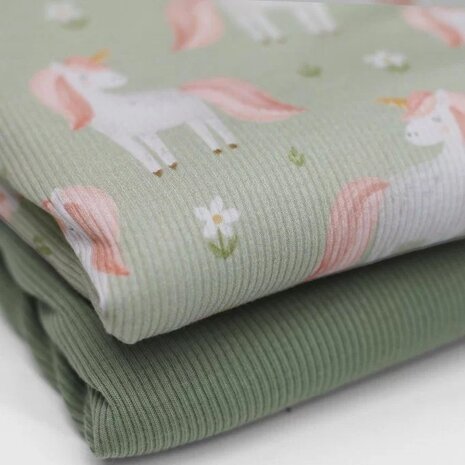 katoenen ribsoft tricot dusty groen met eenhoorns BEEBSstofjes