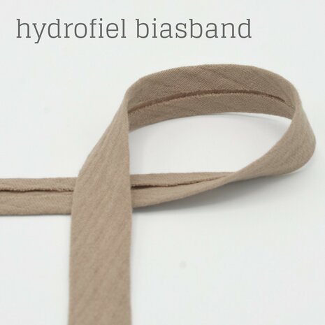 beige taupe biasband gemaakt van hydrofiel Qjutie kids @kickenstoffen