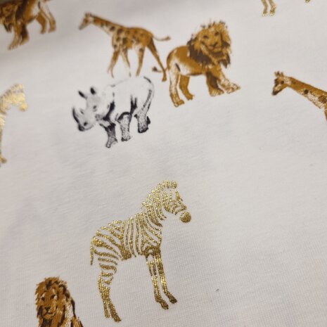 katoenen tricot jungle dieren met foilprint @kickenstoffen close up