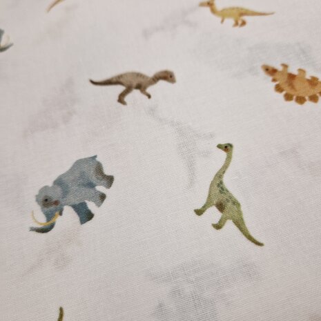 dino dieren poplin katoen poppyfabrics @kickenstoffen.nl close up