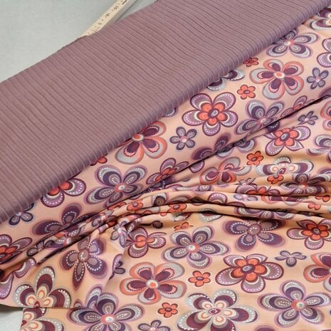 roze retro bloemen hippie kindertricot met brede rib tricot soft mauve @kickenstoffen