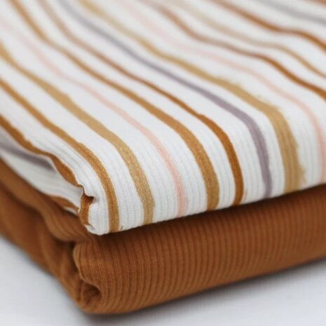 bruin lengte strepen babyrib tricot soft en uni cognac BEEBSstofjes van KicKenStoffen