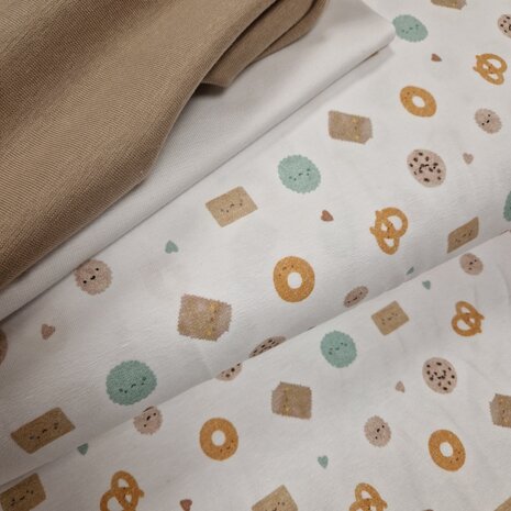 sweet cookies digitale biologische tricot met boordstof beige taupe en wit van KicKenStoffen