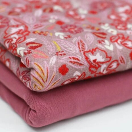 BEEBS roze schetsmatige bloemen - digitale tricot met framboos uni tricot van kickenstoffen
