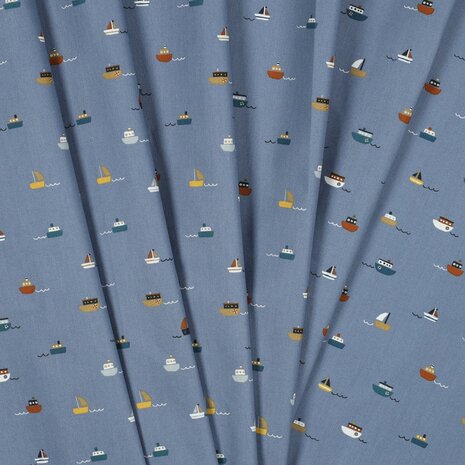 blauw met bootjes en schepen katoen met coating Poppyfabrics van KicKenStoffen