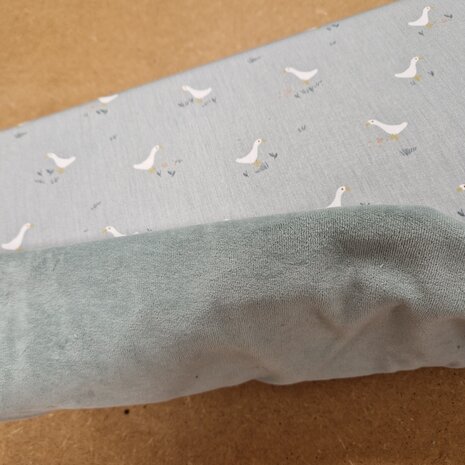 little goose groen met katoenen velvet vintage groen 306000 van KicKenStoffen