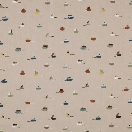 biologische poplin katoen met bootjes op beige ondergrond @kickenstoffen