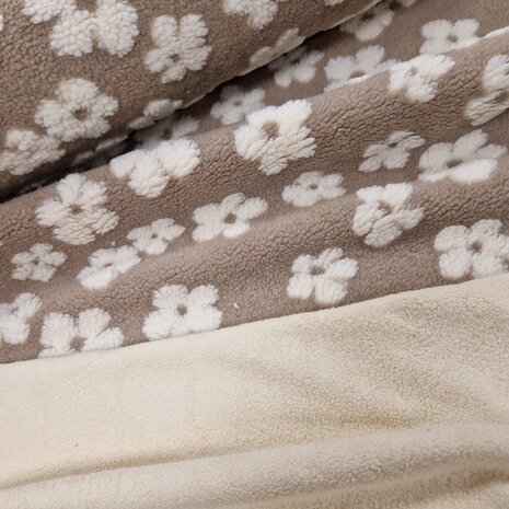 bloemen teddy beige met katoenen fleece natural van KicKenStoffen