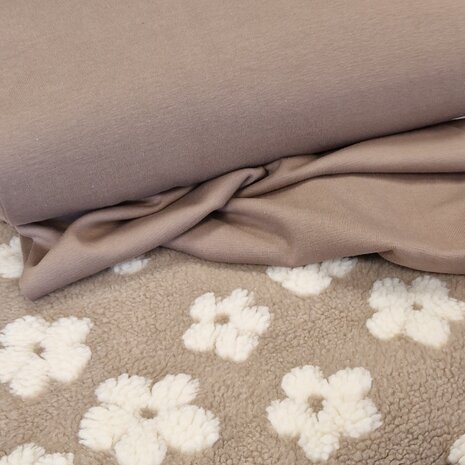 teddy daisy flower met boorstof donker taupe van KicKenStoffen