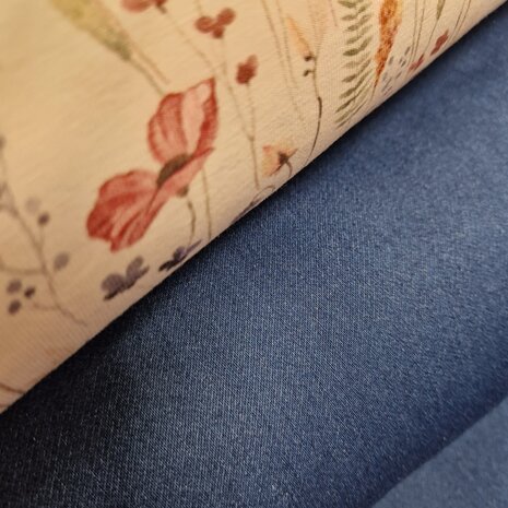 jeans blauw knitted jeans met veld klaproos tricot van KicKenStoffen