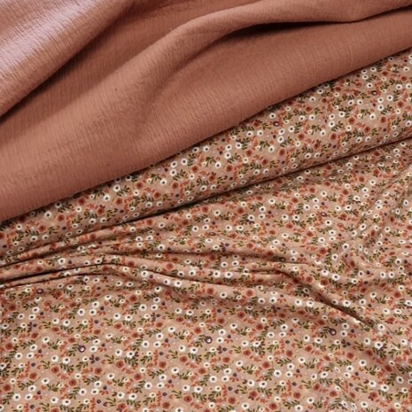 KicKenStoffen - roze terra kleine bloemen tricot met roze-terracotta stretch hydrofiel