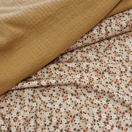 KicKenStoffen - kleine bloemen rib tricot soft met camel stretch hydrofiel