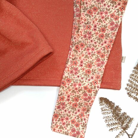 legging struik bloem roze-terra met sweatdress van glitter jogging terracotta gemaakt door mbym.sewing van KicKenStoffen