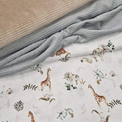 jungle dieren olifant giraf en bladeren digitaal katoen met ribfluweel vintage groen en beige van KicKenStoffen