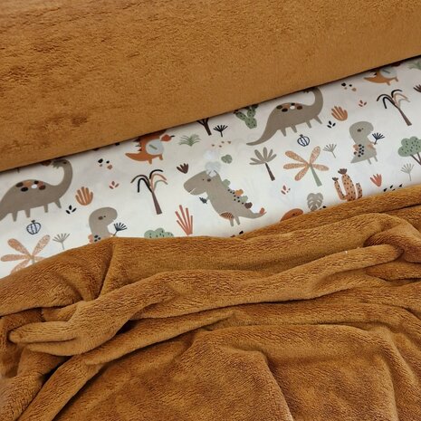 Swessie dino katoen met cognac caramel bamboe katoen fleece van KicKenStoffen