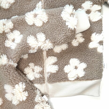  daisy teddy met ribtricot soft gevoerde jasjes gemaakt door mbym.sewing - stoffen KicKenStoffen