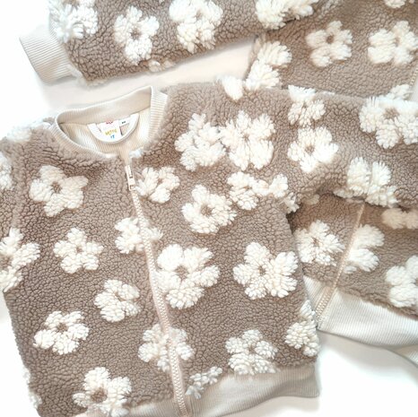  daisy teddy met ribtricot soft gevoerde jasjes gemaakt door mbym.sewing - stoffen KicKenStoffen