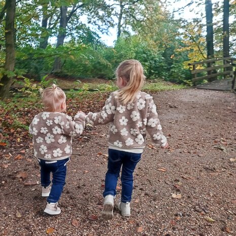  stretch jeans broekjes en daisy teddy met ribtricot soft gevoerde jasjes gemaakt door mbym.sewing - stoffen KicKenStoffen