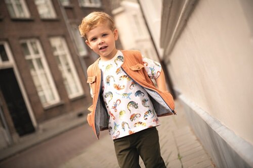 jongens bodywarmer en shirtje en kinderbroekje naaipatroon poppy magazine 22 van KicKenStoffen