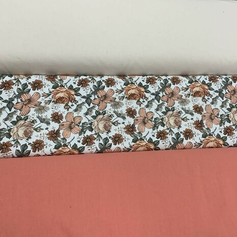 BEEBS Engelse tuin bloemen poplin terracotta licht - witnatural katoen van KicKenStoffen